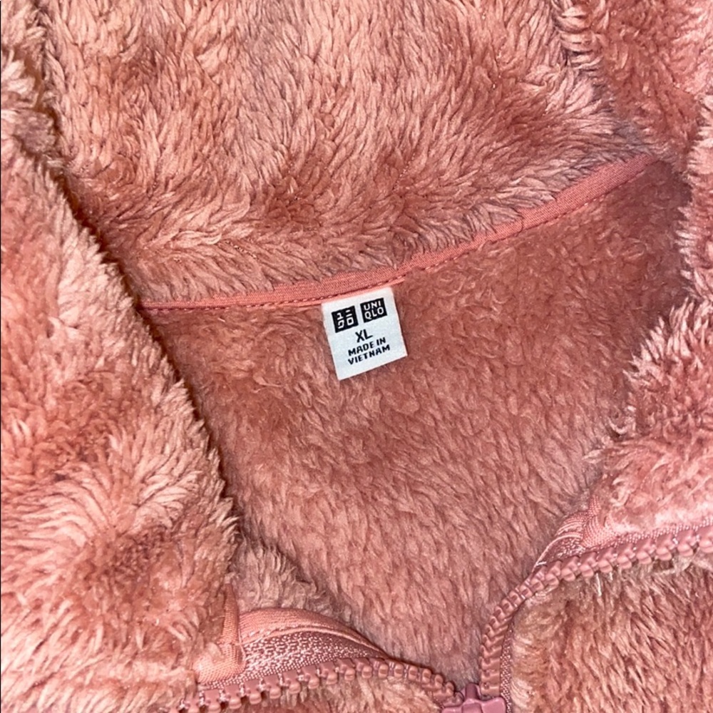 Blush fluffy vest like new - Picture 4 of 6